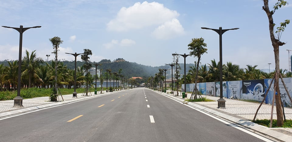 Tuy các điểm du lịch ở Hạ Long không phục vụ du khách dịp 30/4 và 1/5 nhưng người dân ủng hộ biện pháp phòng chống dịch COVID-19 của UBND tỉnh Quảng Ninh. Thời gian tới nơi đây sẽ tiếp tục là điểm đến của nhiều du khách. Nguồn: VTC Now.