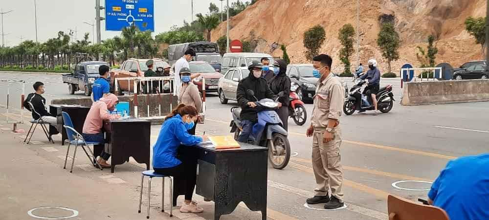 Cach ly toan xa hoi: Quang Ninh cam xe cho nguoi, Hai Phong xe con van luu thong-Hinh-3