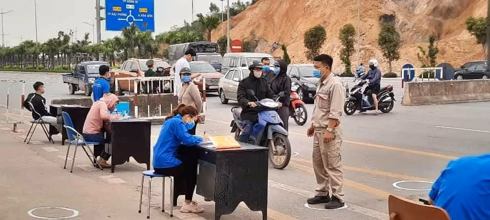 Cach ly toan xa hoi: Quang Ninh cam xe cho nguoi, Hai Phong xe con van luu thong-Hinh-3