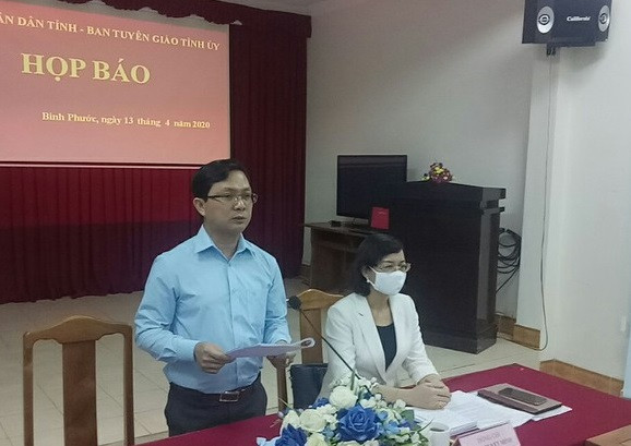 Pho Chu tich HDND huyen chong doi kiem dich COVID-19: Dinh chi cong tac, tiep tuc xem xet xu ly