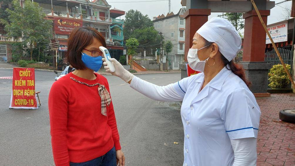 Ngày 3/4, hơn 1.000 cán bộ y tế tại Hải Dương đã được tăng cường đảm bảo công tác phòng chống dịch bệnh tại các chốt kiểm soát dịch bệnh COVID-19 trên địa bàn.