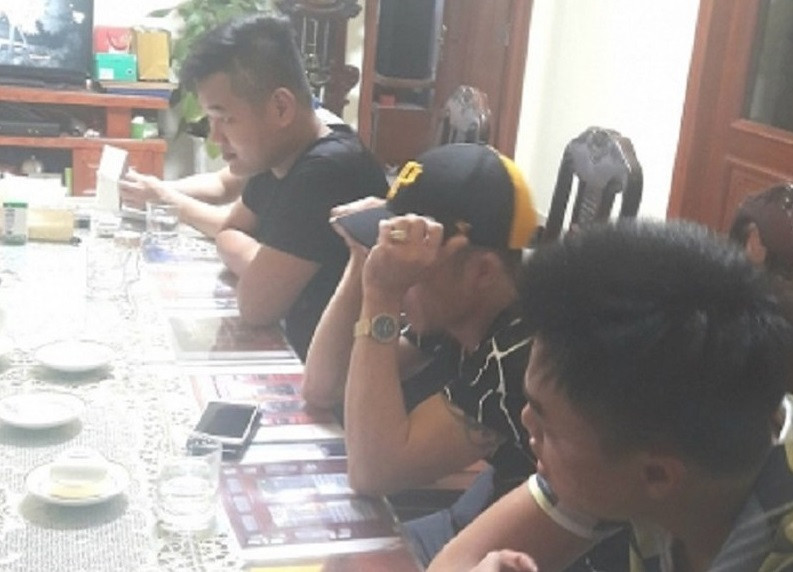 Theo Bộ Công an, những nội dung, yêu cầu, chỉ tiêu đặt ra trong các nghị quyết và hoạt động chất vấn đã được giải quyết tốt, tình hình có chuyển biến tích cực trên nhiều mặt. (Ảnh các đối tượng côn đồ đến trụ sở công ty Lâm Quyết đòi nợ)