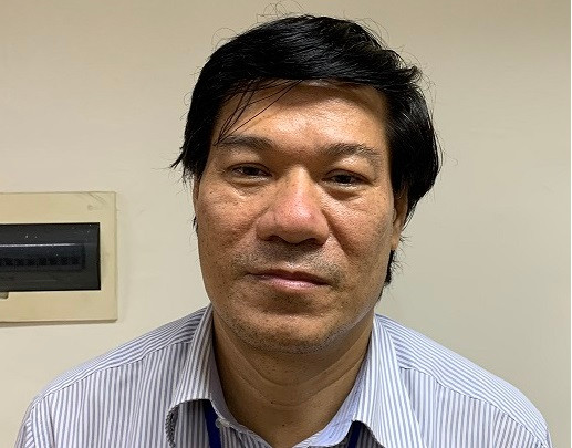 Khoi to Giam doc Trung tam CDC Ha Noi Nguyen Nhat Cam cung 6 dong pham