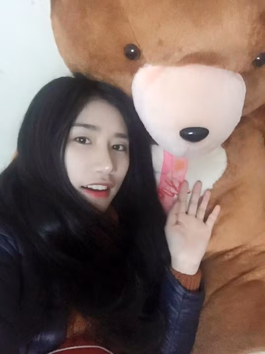 Quỳnh Trang cho biết cô đã quen với điều này từ những năm học phổ thông. Thời điểm đó, nhiều bạn bè, người mới quen nói Quỳnh Trang trông rất quen, thậm chí có người còn nhầm lẫn cô với Vân Navy. Điều này theo Quỳnh Trang lý giải là do cô có khuôn mặt góc cạnh khá giống với hot girl Vân Navy.