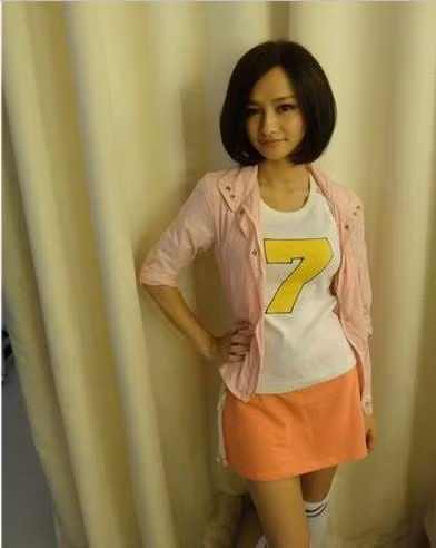 Đôi mắt sắc sảo, nụ cười đáng yêu của Hàn Ý Oánh giúp cô luôn trở thành tâm điểm trong các sự kiện, buổi họp mặt mà cô tham dự.