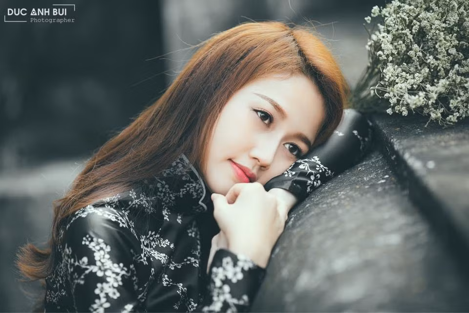 Ngoài một diễn viên, người mẫu ảnh, Nhung Gumiho còn rất có khiếu làm MC. Cô nàng vừa làm MC, vừa làm diễn viên trong các sản phẩm quảng cáo và còn từng đại diện cho gương mặt trẻ Việt tham dự show diễn thời trang tại Tokyo hồi cuối năm 2013.