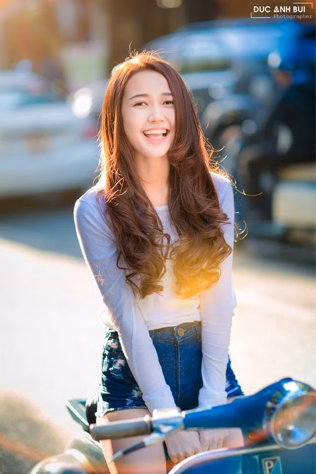 Là gương mặt khả ái, xinh đẹp, Nhung Gumiho từng được nhóm hài Thích Ăn Phở mời làm diễn viên trong thời điểm hot girl Ngọc Thảo vừa rời nhóm. Qua một số clip hài gây sốt của Thích Ăn Phở, Nhung Gumiho dần quen mặt với dân mạng, giới trẻ Việt với hình tượng rất đáng yêu.