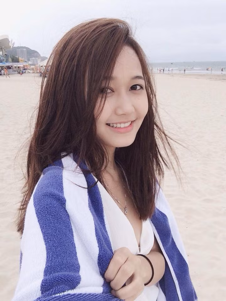 Ngắm ánh mắt, nụ cười "chết người" của hot girl Nhung Gumiho.