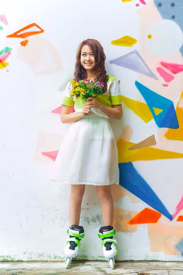 Nhung Gumiho luôn giữ hình ảnh một cô gái xinh đẹp, trong sáng và rạng rỡ ở mọi góc nhìn. Nụ cười tỏa nắng rất tự nhiên giúp Nhung Gumiho xinh đẹp hơn và cũng là "vũ khí" giúp cô nàng "cưa đổ" rất nhiều fan.