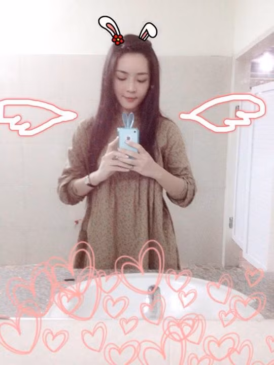 Chia sẻ về những ngày tháng mới mẻ sau khi có ngoại hình, khuôn mặt thay đổi hoàn toàn, Thanh Quỳnh cho biết: "Lần đầu tiên trong đời, mình tự tin đăng ảnh hồ sơ, ảnh thẻ lên mạng và cho bạn bè xem. Mọi thứ đã thay đổi quá nhiều. Hy vọng mình sẽ tự tin hơn nhiều nữa để là nhiều điều không tưởng mà trước kia chỉ có trong suy nghĩ".