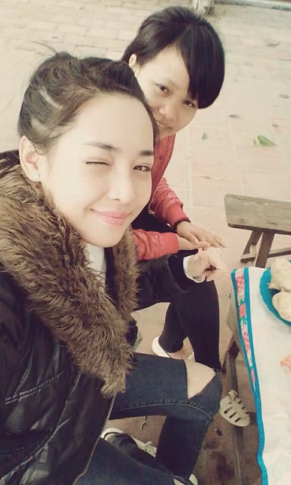 Tuy nhiên, việc bất ngờ nổi tiếng cũng khiến cô gặp phải một chút phiền phức. Quỳnh chia sẻ rằng hiện tại đã có khá nhiều fanpage, trang cá nhân giả mạo, thường xuyên lấy ảnh của cô.