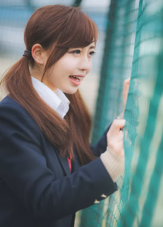 Qua việc làm này, nữ nhân vật chính trong hình ảnh cô nữ sinh xinh đẹp được làm nổi bật hơn. Người xem sẽ rất tập trung vào từng ánh mắt, nụ cười, cảm xúc mà người mẫu nữ thể hiện trên khuôn mặt.