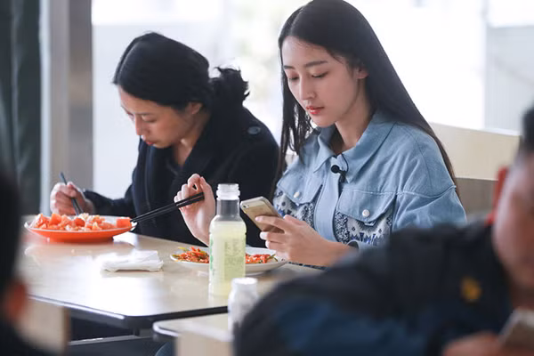 Xinh dep den truong thi, nu sinh bat ngo noi tieng-Hinh-7