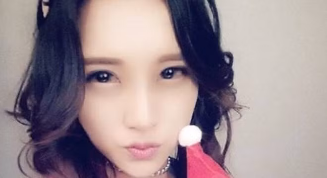 Cô nữ sinh Hải Phòng chia sẻ: "Cuộc đời ngắn lắm, đừng để những khiếm khuyết về ngoại hình trở thành vũ khí làm tổn thương tâm hồn mình. Hãy tin, điều kỳ diệu là có thật, đừng tự bỏ mình vào những suy nghĩ tiêu cực. Vững tin lên, một ngày nào đó điều kỳ diệu sẽ đến".