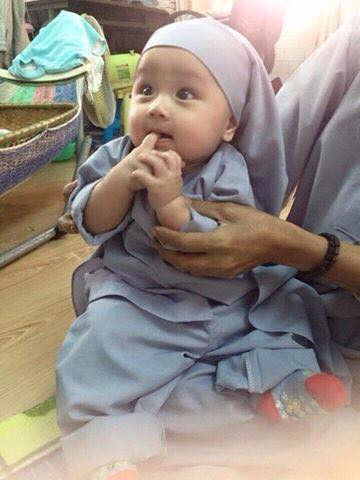 Em be xinh nhu thien than duoc nuoi trong chua gay sot-Hinh-5