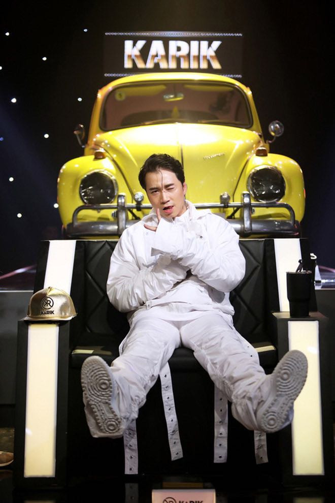 Bộ đồ "phi hành gia" gây sốt của Karik trong chương trình "Rap Việt".