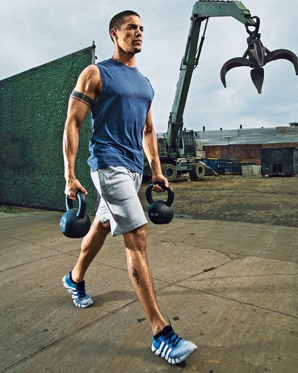 Chất liệu cotton thấm hút tốt và thoáng khí hoặc chất liệu vải tổng hợp là lựa chọn phù hợp cho quần áo tập gym.