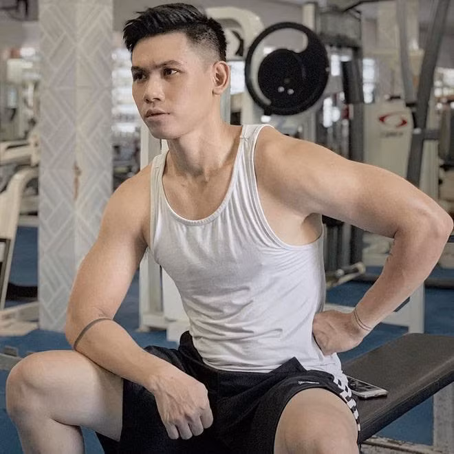 Đại Nhân lột xác sau khi tập gym trở nên góc cạnh và mạnh mẽ.