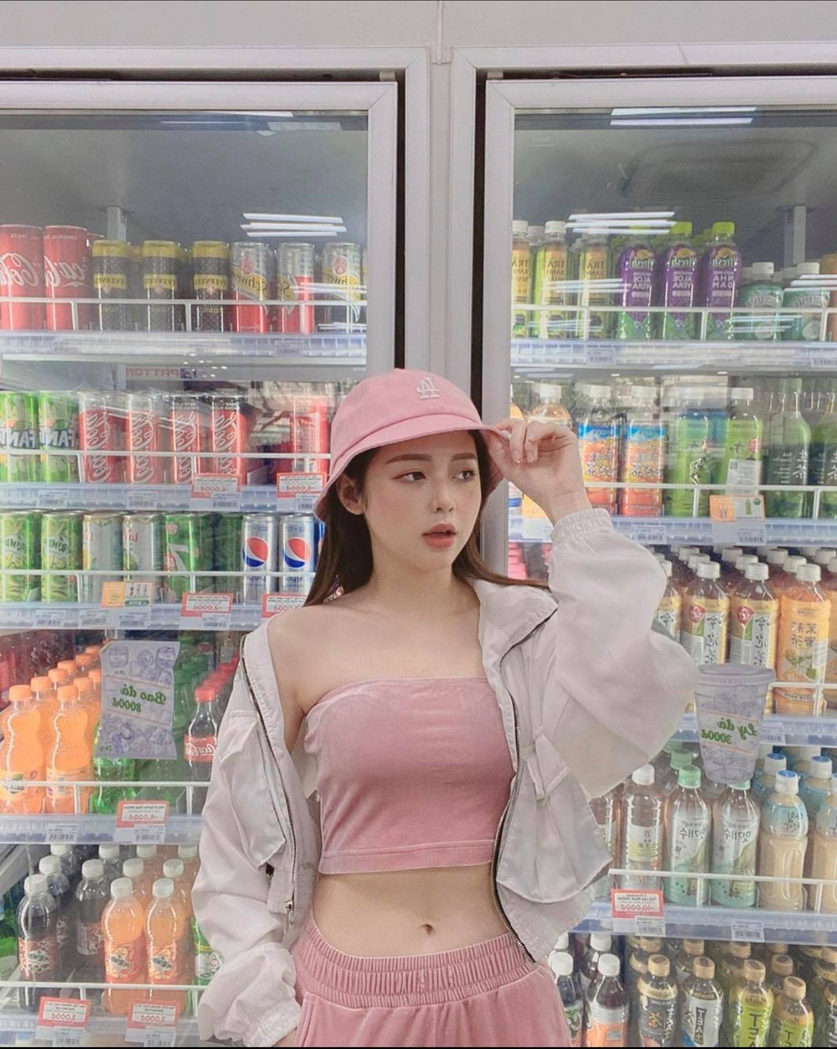 Trong quá trình giảm cân, nữ ca sĩ tăng cường uống nước và để bụng rỗng 5 tiếng trước khi đi ngủ. Dù nhiều lần mệt mỏi đến mức muốn từ bỏ nhưng thành quả đạt được lại rất xứng đáng.