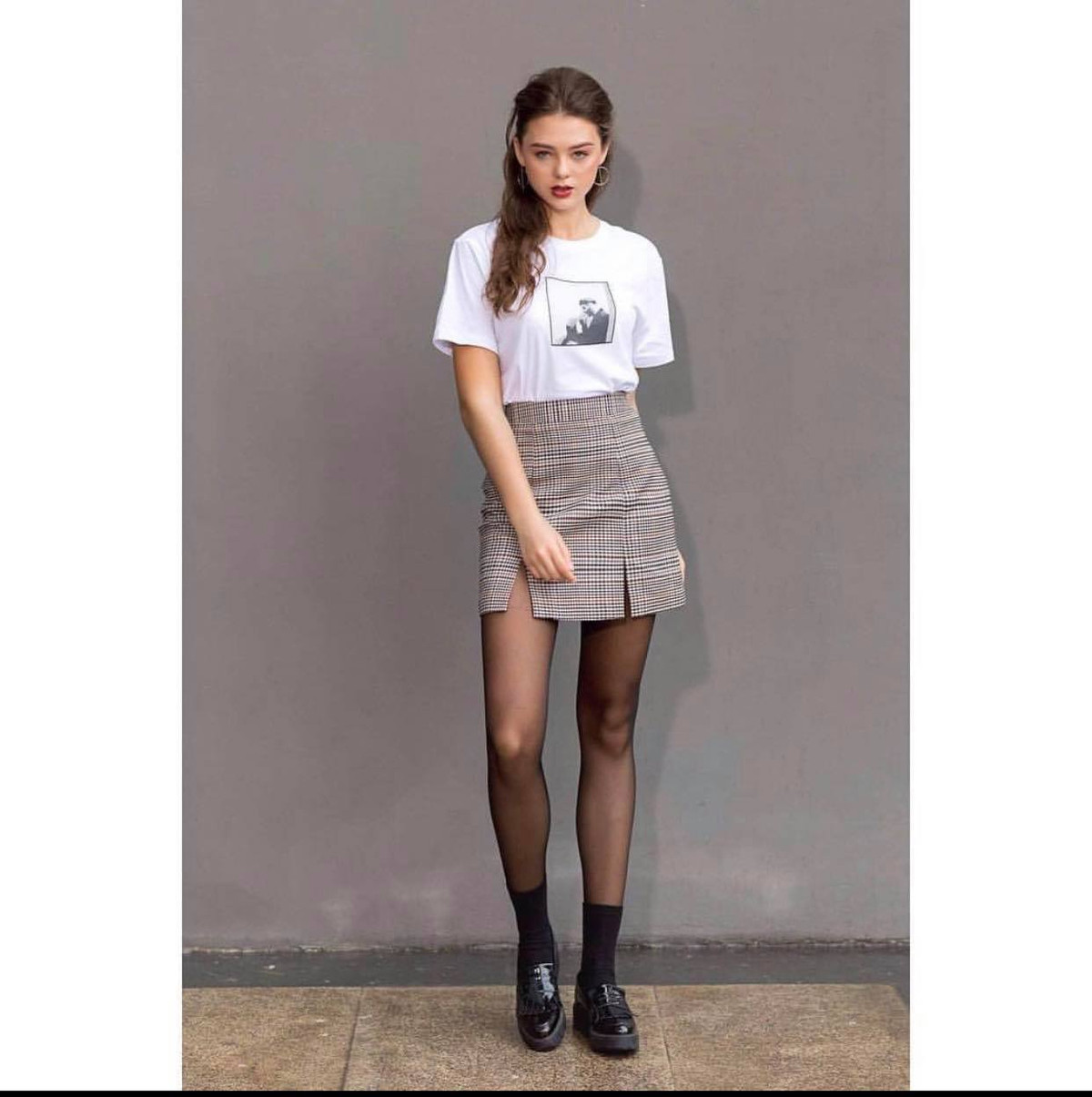 Dù trong trang phục nào, nhan sắc của cô nàng cũng gây thương nhớ.