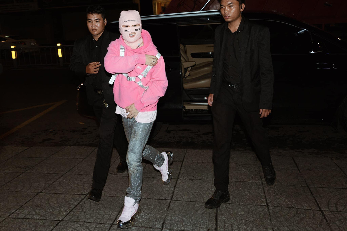 Màu hồng được nam rapper yêu thích nhưng không hề sến súa mà cực phá cách, sáng tạo.