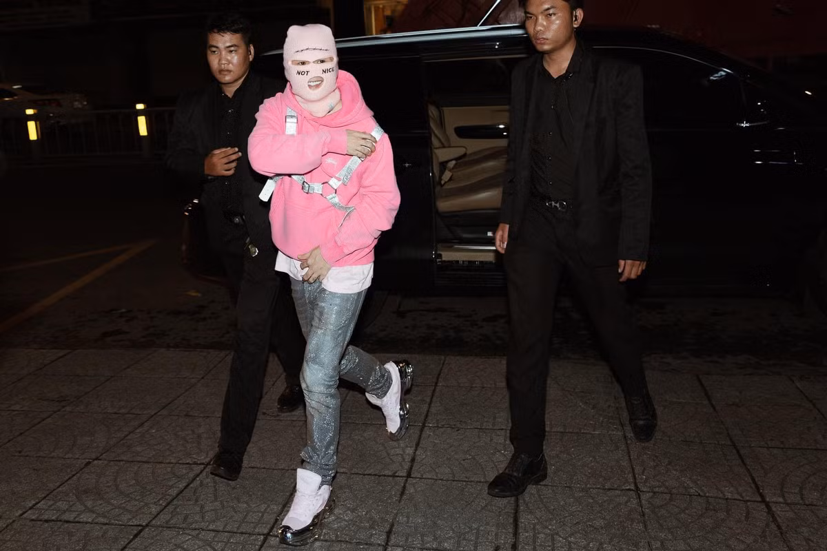 Màu hồng được nam rapper yêu thích nhưng không hề sến súa mà cực phá cách, sáng tạo.