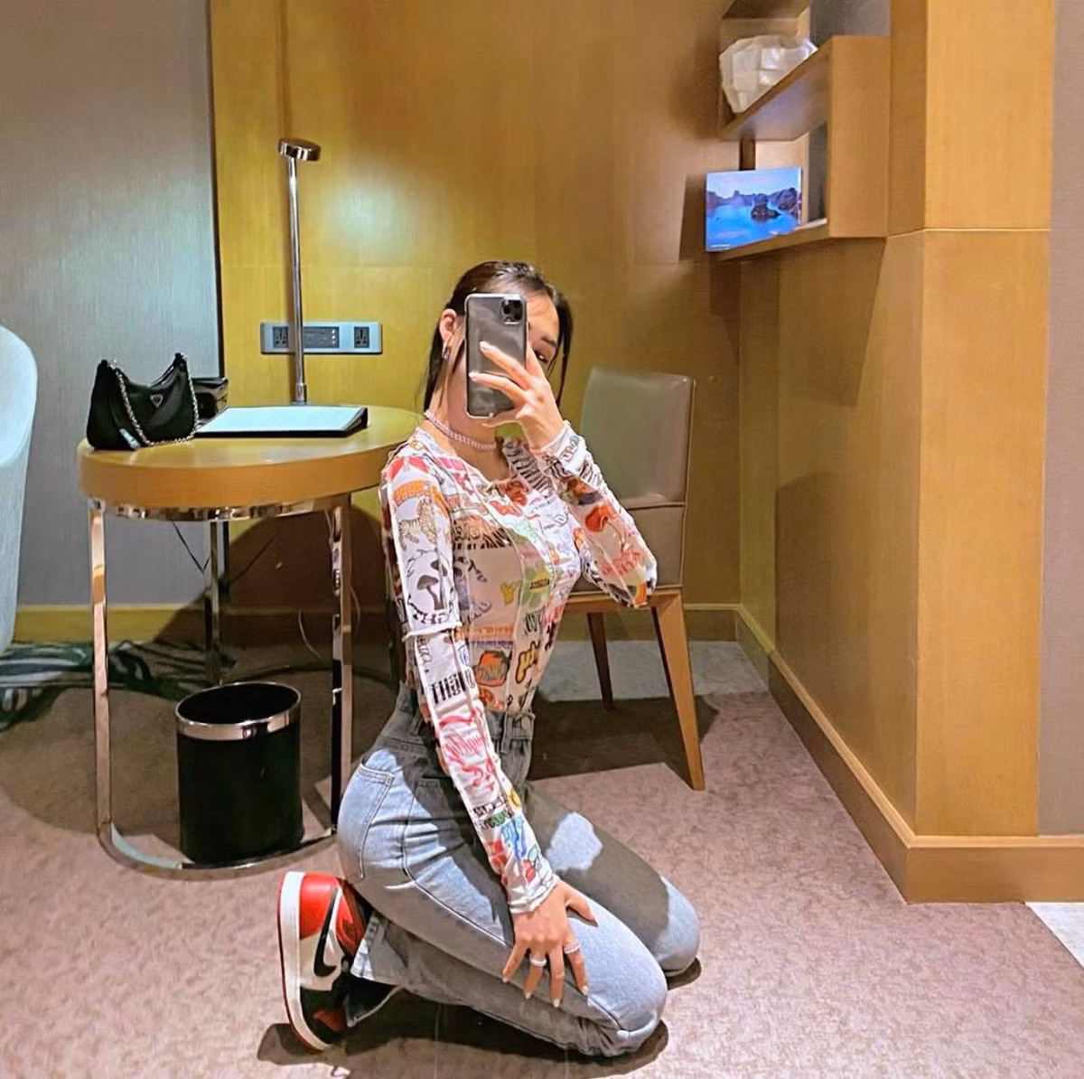 Cô nàng thường xuyên khoe body trong những bộ đồ ôm sát.