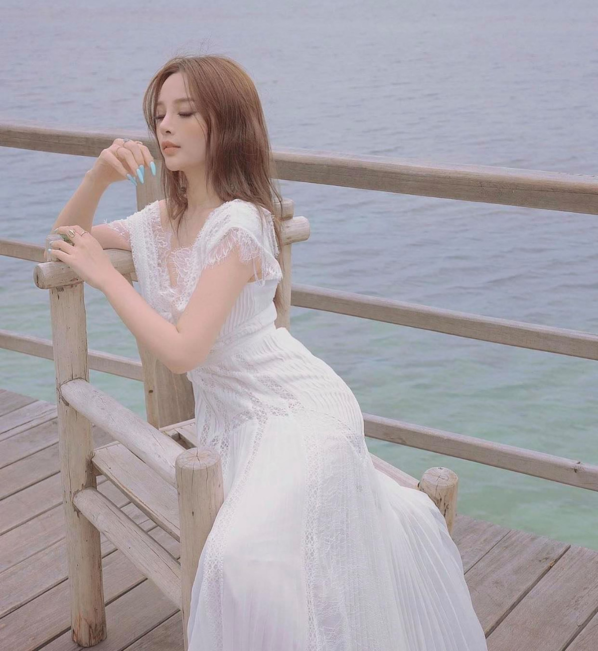 Dù đã bước sang tuổi 31 nhưng Huyền Baby vẫn giữ được vẻ đẹp tươi trẻ cùng đường cong cơ thể chuẩn không cần chỉnh.