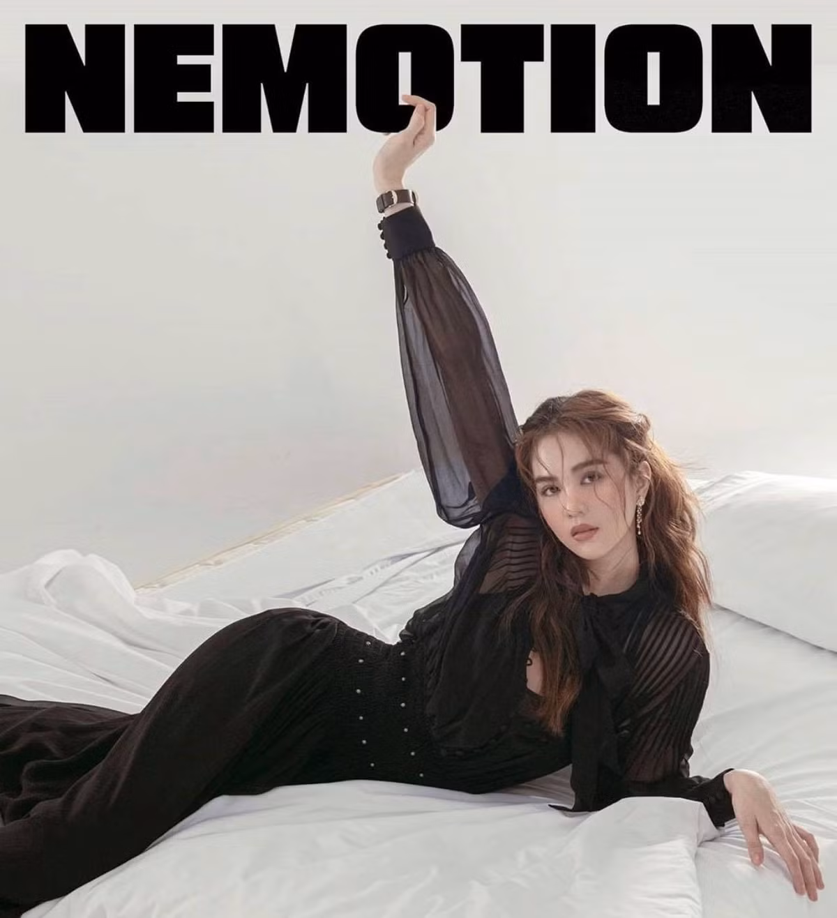 Mê mẩn kiểu tóc buộc nửa đầu bánh bèo dịu dàng hết nấc.