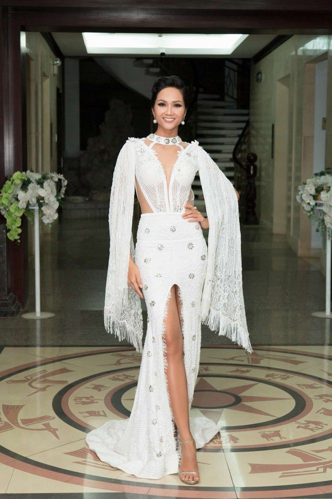 Bộ váy khiến cư dân mạng tranh cãi gay gắt và vấp phải nghi vấn đạo nhái của H'hen Niê.