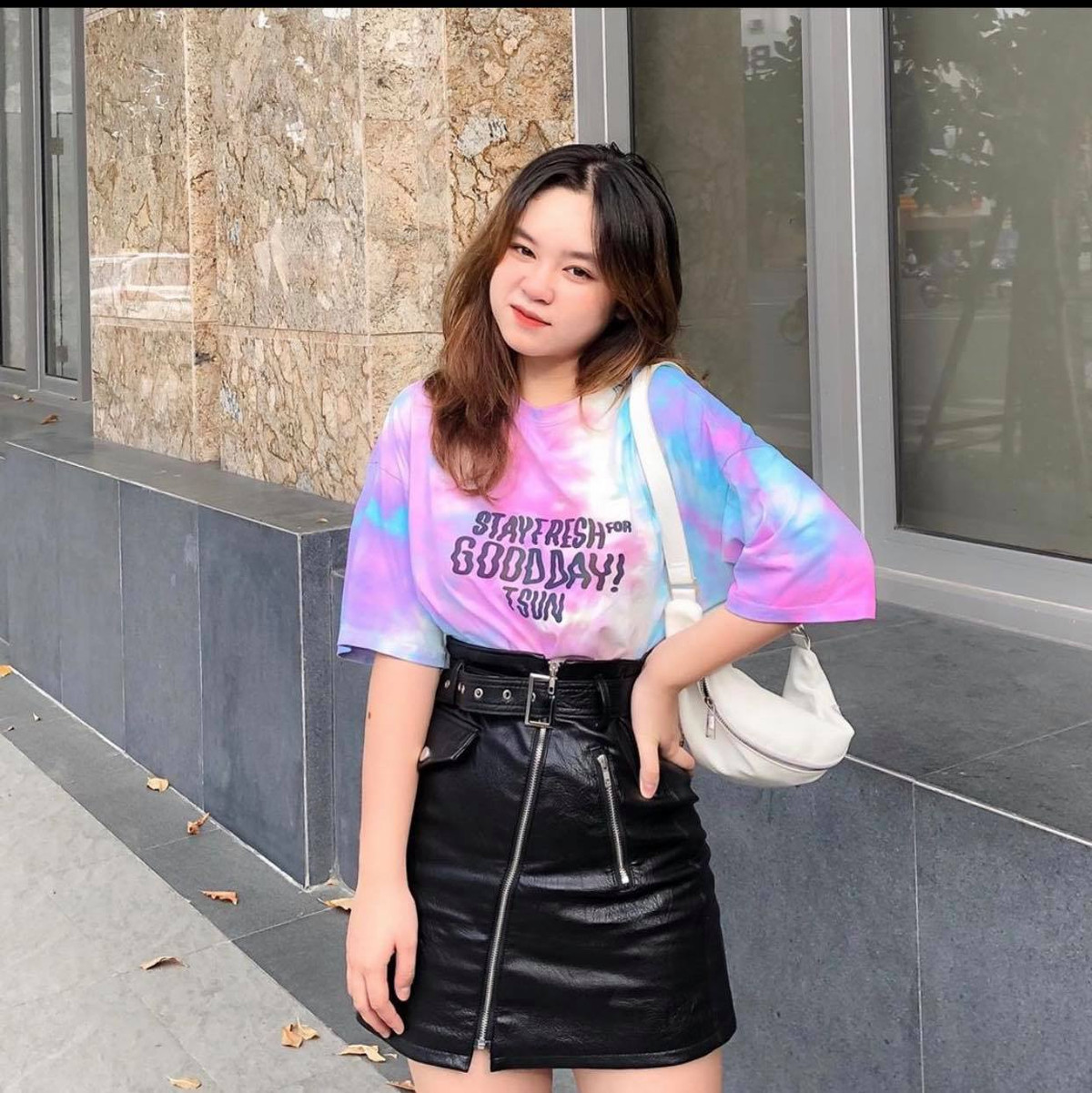 Cách tạo dáng và lên đồ phù hợp với lứa tuổi và mĩ quan của mọi người.