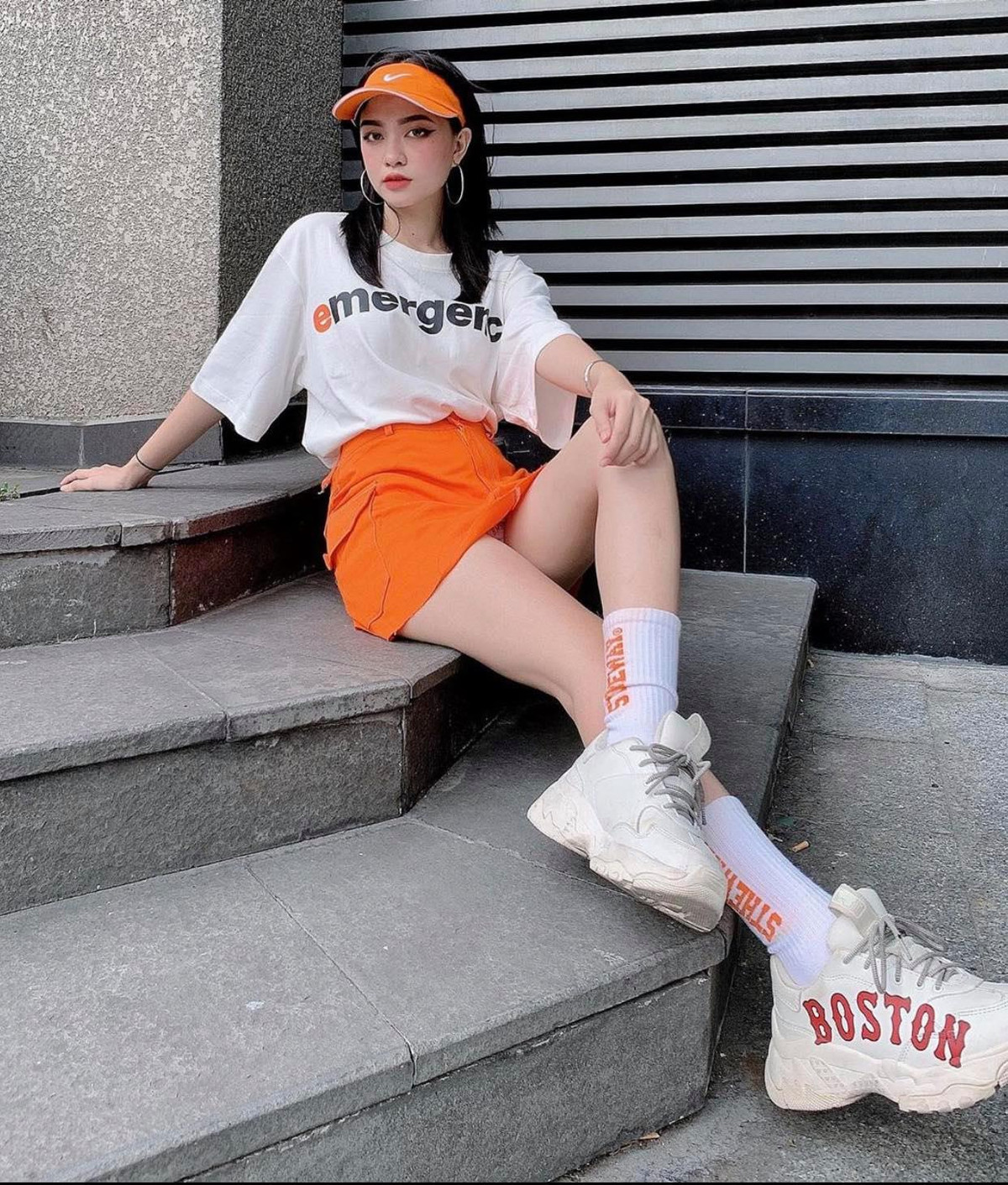 Chụp quảng cáo áo phông có rất nhiều cách phối đồ trẻ trung và hợp mắt, màu sắc bắt mắt và kín đáo.