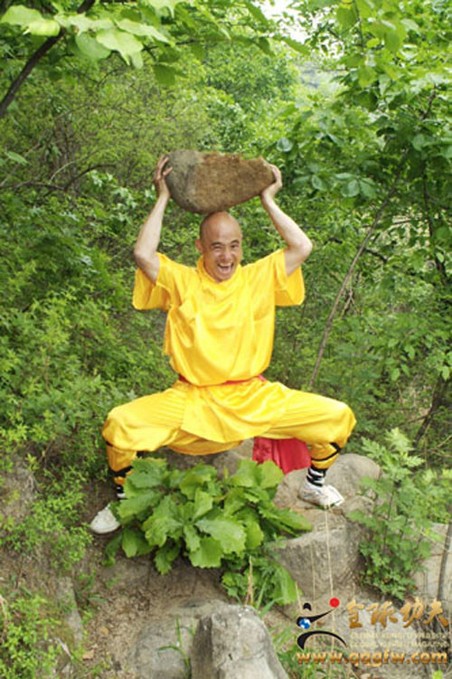 Tuy nhiên, bất kỳ môn võ nào, để đạt được thành quả cũng phải rèn luyện hết sức công phu, tỉ mỉ và không thể nóng vội vì càng nóng vội càng dễ sai lầm, hỏng việc. Đối với môn thiết đầu công cũng vậy. Theo tạp chí Công phu toàn cầu của Trung Quốc, thiết đầu công là môn công phu thuộc ngoại công dương cương kết hợp khí công nội liễm.