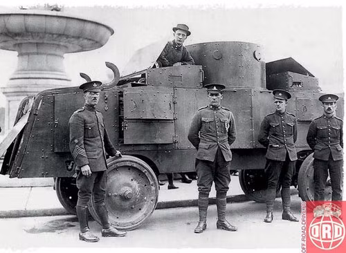 Xe bọc thép Poplavko hay còn được gọi là Wizard. Nó được thiết kế để đưa đạn dược, nhiên liệu đến chiến trường và kéo những xe bọc thép bị hư hỏng từ chiến trường về xưởng sửa chữa. Tổng số đã có 30 chiếc xe kiểu này được chế tạo.