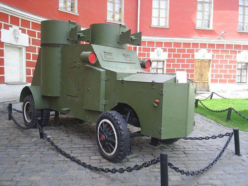 Loại xe này là chiếc xe bọc thép đầu tiên được đưa vào phục vụ trong lực lượng quân đội của Đế quốc Nga. Nó được thiết kế vào đầu Thế chiến I trên cơ sở khung gầm của chiếc S 24/40 của công ty Russo-Balt. Nói chung, 8 chiếc xe đã được chế tạo vào năm 1914 và đã được sử dụng trong các trận đánh.