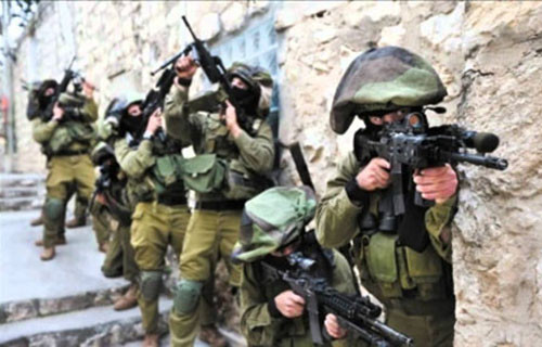  Lực lượng đặc biệt Shayetet 13 có một lịch sử ban đầu khá khó khăn với một số thất bại. Tuy nhiên đây cũng là một lực lượng chiến đấu đáng gờm. Họ đã phối hợp với Sayeret (lực lượng đặc nhiệm trên bộ của Israel) phá hủy một hệ thống radar cảnh báo sớm của Ai Cập ở đảo Green – một căn cứ ở cửa kênh đào Suez để nhắc nhở quân đội Ai Cập rằng “không có gì là an toàn trước Israel”.