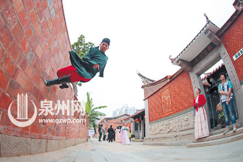 Việc đeo thêm túi mạt sắt là để ép cho thân thể phải mang theo vật nặng mà tập thì đến khi bỏ vật nặng ra sẽ chạy nhảy như chim. Việc này cũng cùng một nguyên lý như chuyện Phạm Ngũ Lão đổ cát vào ống quần tập nhảy trước khi vào cung thi võ trong lịch sử nước ta.