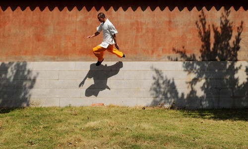 Khi mang theo mạt sắt mà có thể chạy được hơn 8 bước trên tường thì bỏ các túi đựng mạt sắt ra, thân thể nhẹ như vượn, có thể chạy qua tường dễ dàng như trên đất bằng.