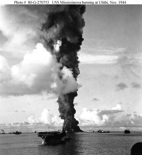 Ngư lôi Kaiten với chiều dài gần 15 m và mang một tấn rưỡi thuốc nổ là một trong những vũ khí tuyệt mật đó. Nó là ngư lôi có người lái. Những người lính đó khi ngồi lên lái ngư lôi là xác định tử vì Thiên hoàng. Trong ảnh là tàu USS Mississinewa bị chìm vì ngư lôi Kaiten.