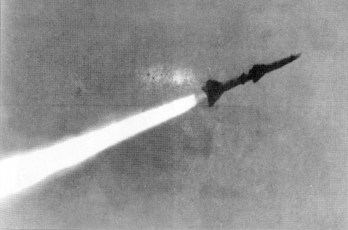 Vì thế trong chiến dịch đánh B-52, bộ đội tên lửa Việt Nam chủ yếu sử dụng hai phương pháp bắn chính để đối phó với việc radar bị gây nhiễu. Hai phương pháp đó là phương pháp 3 điểm và phương pháp vượt trước nửa góc.