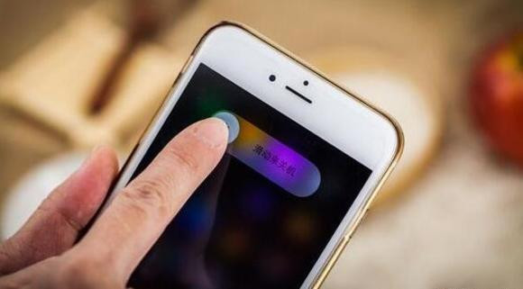 Thời gian này, Phương gần như không tiếp xúc với người lạ. Đặc biệt, sau khi Hồ Tấn Hữu (Long) bị bắt, Phương “bóng” càng ẩn náu kĩ, tắt điện thoại không liên lạc với các mối cũ nên những thông tin mà Đội CSMT Công an quận Hải Châu thu thập được trước đó có nguy cơ mất trắng. Xác định đối tượng này khi ở lâu ngày sẽ không còn tiền tiêu, rất có thể sẽ quay về Đà Nẵng để móc nối tiếp tục buôn bán ma túy, một mũi trinh sát được bố trí túc trực các cửa ngõ ra vào quận Hải Châu. (Ảnh minh họa, nguồn internet) 