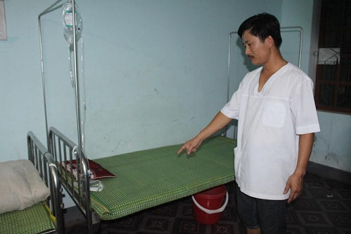 Giường bệnh nhân Võ Văn Nghĩa, nơi bị thầy Diệu xông vào giật dây truyền thuốc.