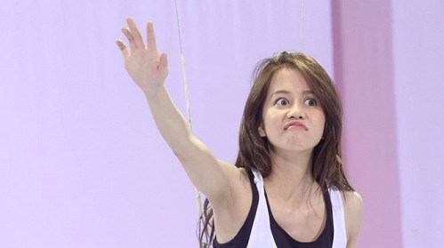 An Nguy doi Pham Huong lien tuc lam tro gay buc xuc