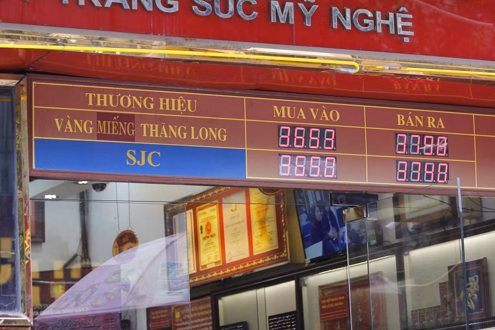 Đến 11h trưa cùng ngày, giá vàng SJC tại Bảo Tín Minh Châu tiếp tục giảm xuống mức triệu 36,50 - 37,40 đồng/lượng (MV – BR).