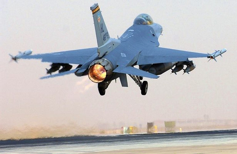 "Các kho vũ khí vừa bị phá hủy này đã được thường xuyên được sử dụng để chống lại các lực lượng quân sự Mỹ và đồng minh tại Iraq", tuyên bố nhấn mạnh.