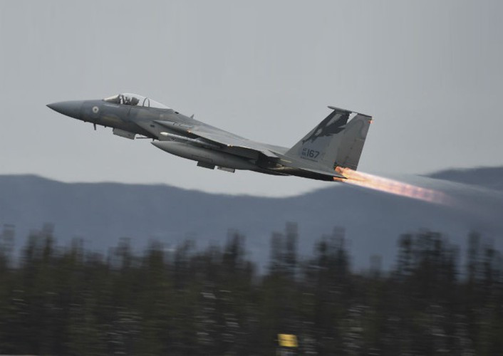 Quân đội Iraq cho biết, đợt không kích của Mỹ đã đánh trúng 4 địa điểm trên lãnh thổ nước này, trong đó có 1 địa điểm nằm tại Najaf và 3 địa điểm ở Thủ đô Baghdad.