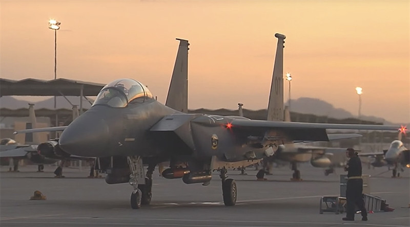 Người ta biết đến B61-12 bởi chi phí khổng lồ của nó. Xét về khả năng hủy diệt tuyệt đối, B61-12 không được coi là vũ khí hạt nhân nguy hiểm nhất của Mỹ. Quả bom này có công suất phá hủy tối đa chỉ 50-kiloton, tương đương 50.000 tấn thuốc nổ TNT. Trong khi đó, bom hạt nhân B83 có công suất tối đa 1,2 triệu tấn (1.200 kiloton).