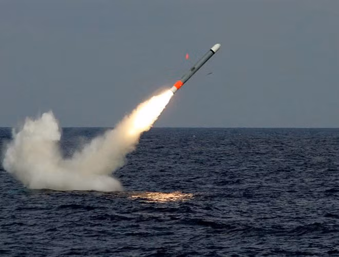 Ngay sau khi rời bệ phóng, các chuyên gia vũ khí có thể điều khiển tên lửa thông qua hệ thống định vị toàn cầu.