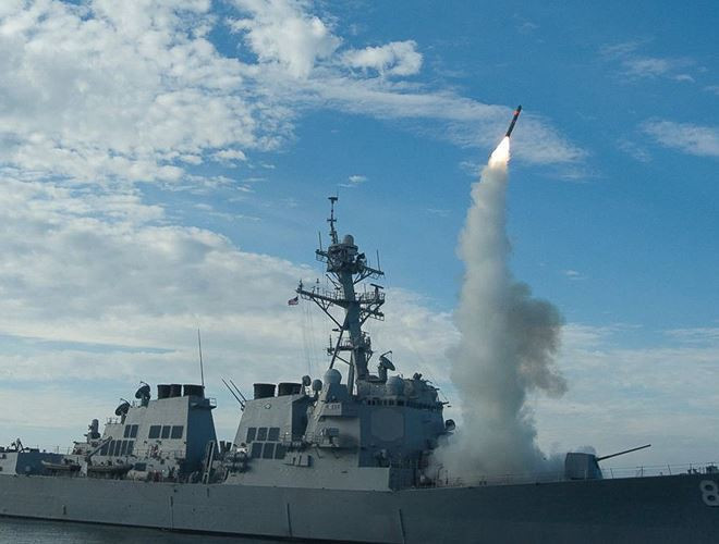 Trên thực tế, Tomahawk là một trong những tên lửa đa nhiệm bậc nhất thế giới. Với khả năng bắn từ mặt đất, trên tàu chiến hay tàu ngầm hoạt động dưới đáy biển, Tomahawk dễ dàng tham chiến ở mọi chiến trường.