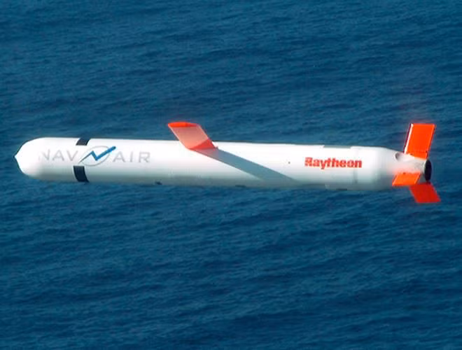 Với khả năng mang theo đầu đạn thông thường và đầu đạn hạt nhân, tên lửa Tomahawk có khả năng phá hủy lớn hơn rất nhiều so với dáng vẻ bề ngoài có phần thon gọn của nó.